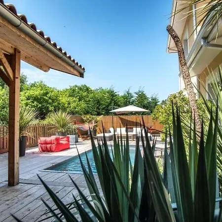 Au Charme Familial Avec Belle Terrasse Et Piscine Chauffee Villa *