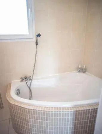 Au Charme Familial Avec Belle Terrasse Et Piscine Chauffée Villa