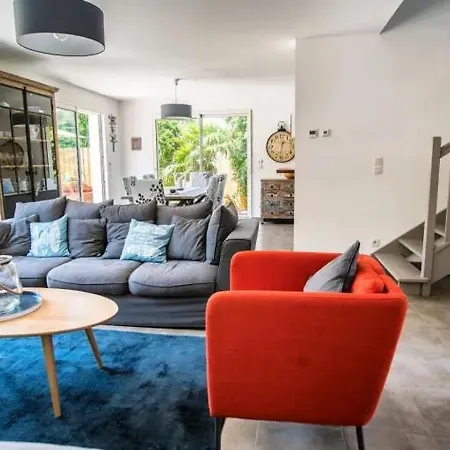 Au Charme Familial Avec Belle Terrasse Et Piscine Chauffée